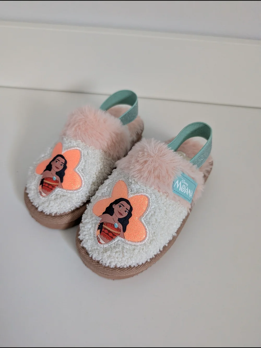 Disney Moana Plush Kids Slip-On Slippers in Peach, White and Mint Size 9